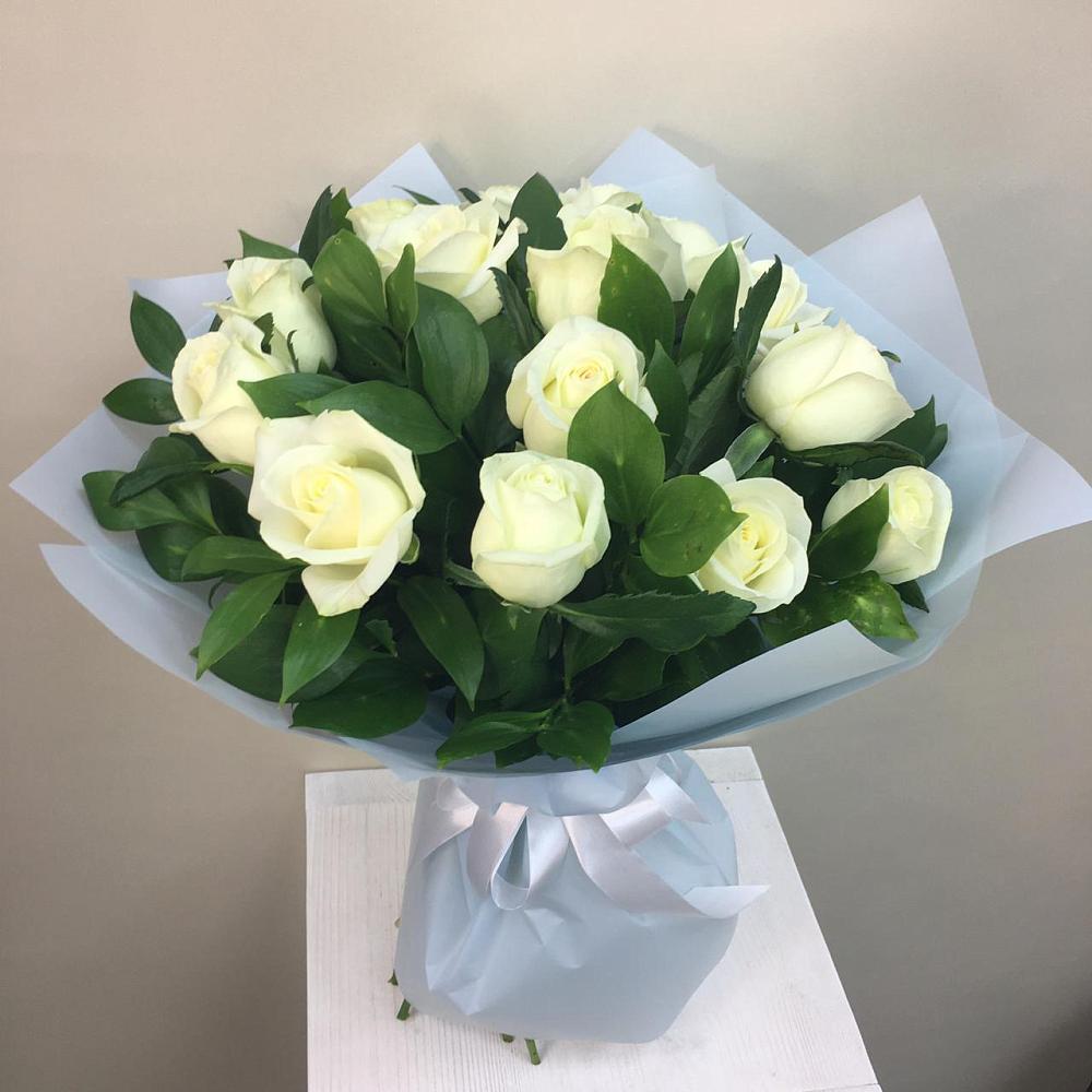 Букет 15 Белых роз Проуд в Поповке