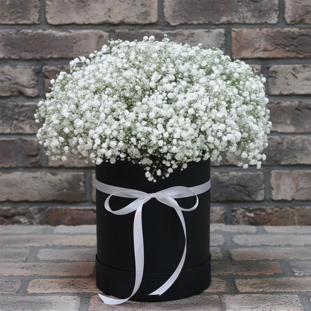 Цветочная композиция из Гипсофила в шляпной коробке в Поповке